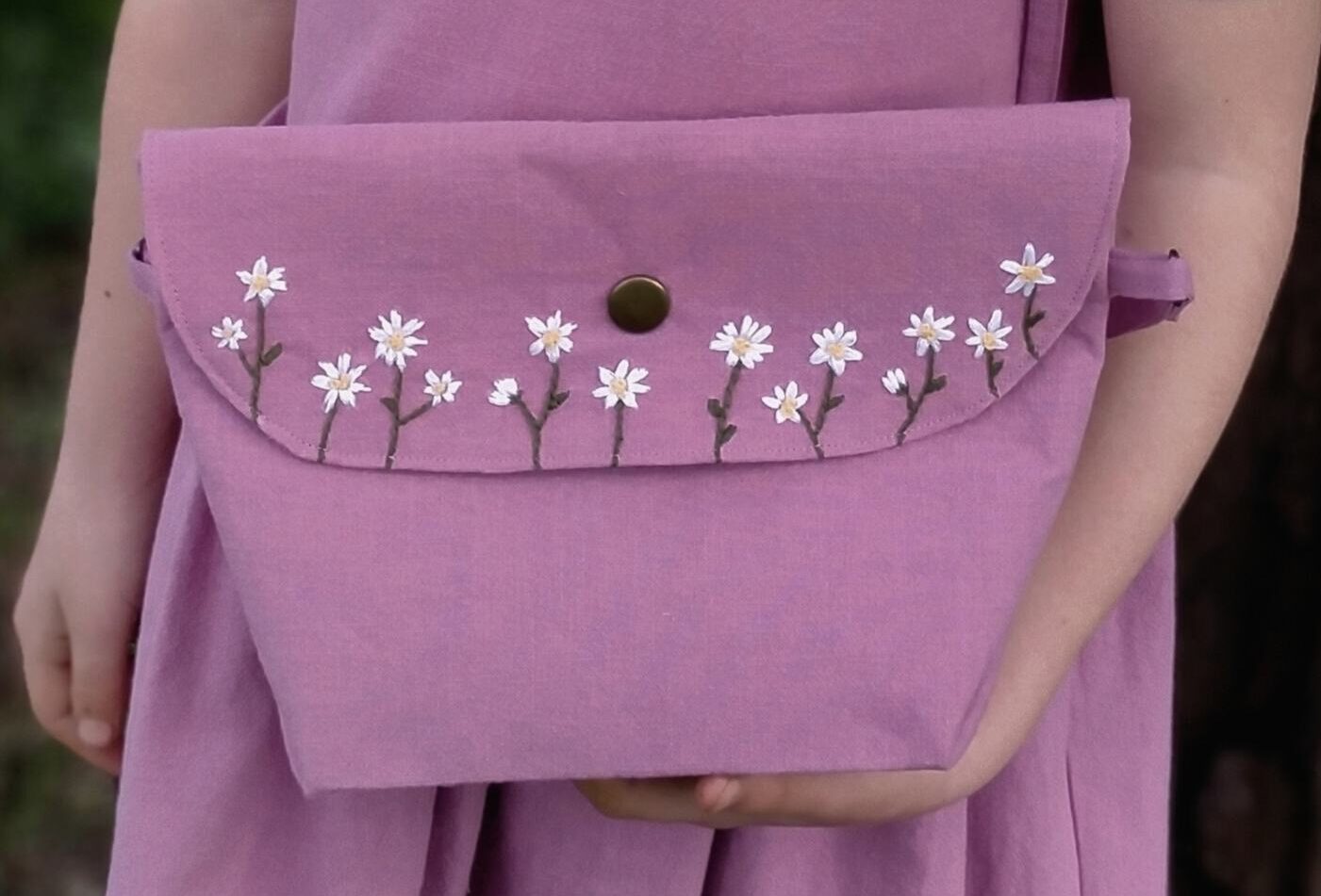 Delta Pouch with flower embroidery